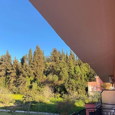 Apartament Lavranos *